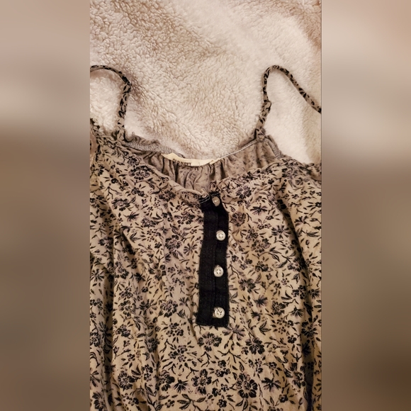 Old Navy Women's, size Medium tank - Picture 3 of 4